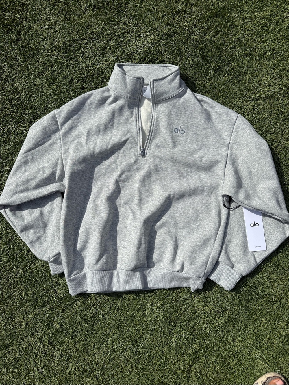 ✨ Alo Yoga Accolade 1/4 Zip Pullover in Heather Grey - Picture 4 of 8